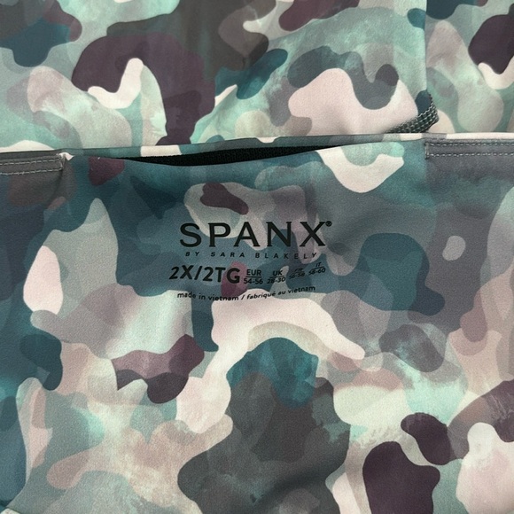 Spanx Sarah Blakely Active Printed Cameo Booty Boost 7/8 length leggings 2X - Picture 7 of 7